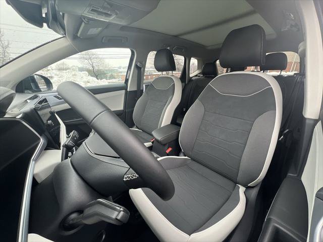 New 2026 Volkswagen Taos SE AWD/4WD image 11