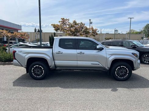 Used 2024 Toyota Tacoma TRD Sport AWD/4WD image 6