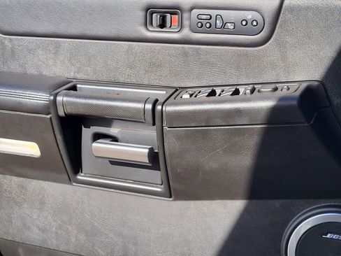 Used 2005 HUMMER H2 SUT w/ Preferred Equipment Group image 20