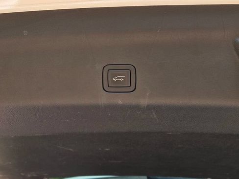 Used 2025 GMC Yukon Denali AWD/4WD image 12