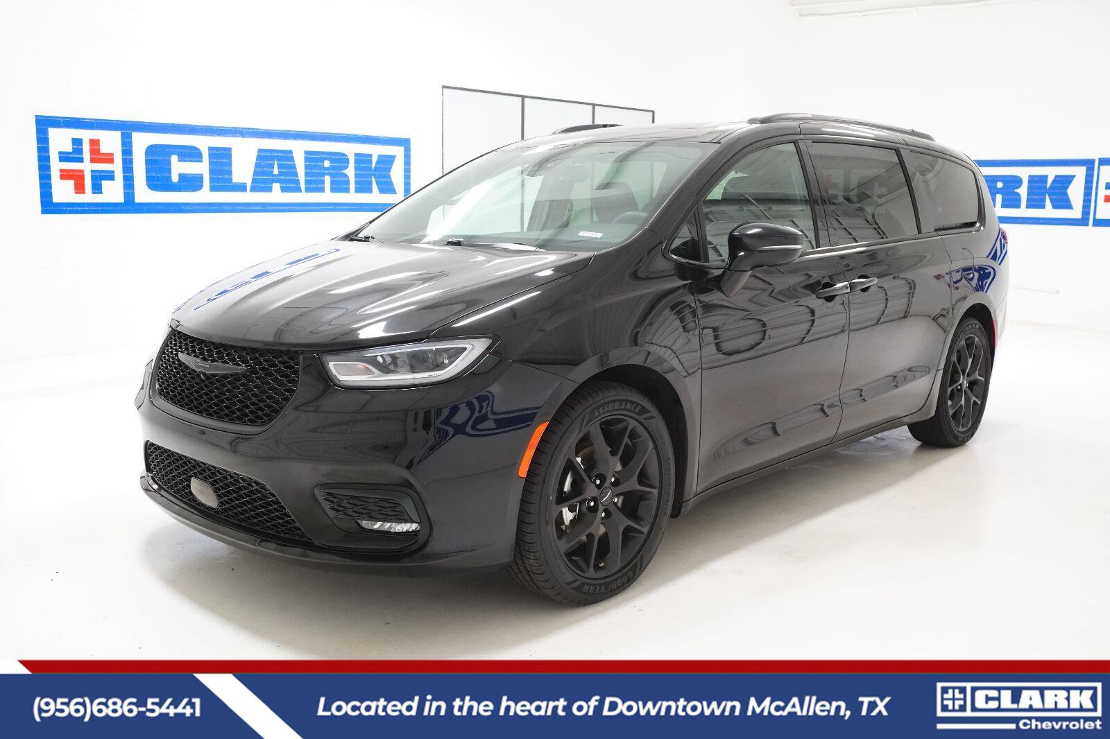 Used 2025 Chrysler Pacifica Limited FWD image 1