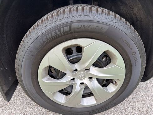 Used 2022 Toyota RAV4 LE image 15