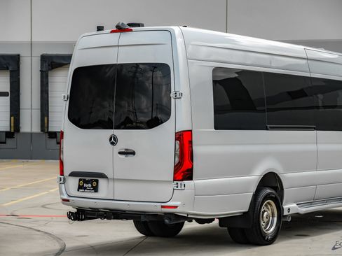 Used 2023 Mercedes-Benz Sprinter 3500 image 16