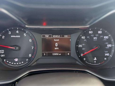 Used 2022 Chevrolet TrailBlazer LT w/ Convenience Package FWD image 18