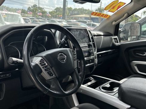 Used 2020 Nissan Titan SV w/ SV Convenience Package image 11