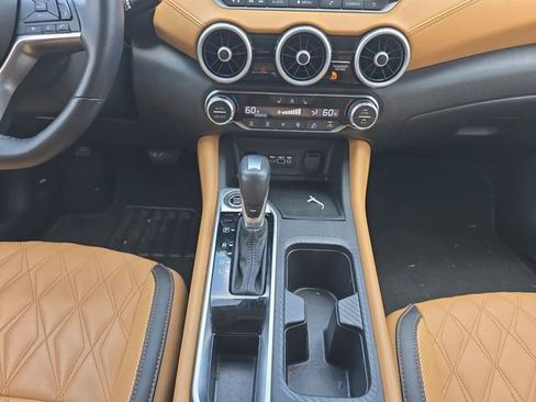 Used 2024 Nissan Sentra SV w/ SV Premium Package image 3