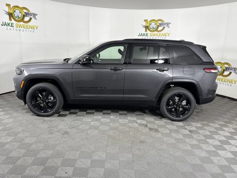New 2025 Jeep Grand Cherokee Limited w/ Luxury Tech Group II image 5