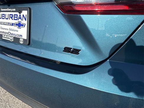 Used 2025 Toyota Camry SE image 5