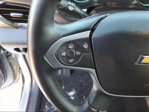 Used 2023 Chevrolet Traverse LT w/ Rear Camera Mirror Package image 19