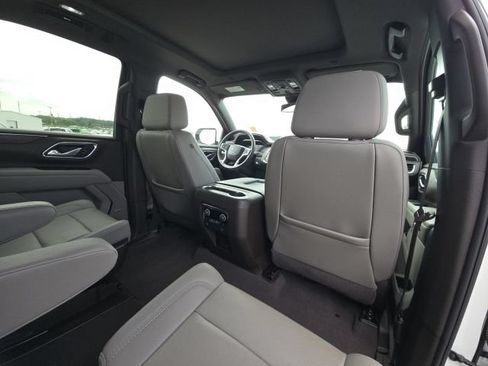 Used 2023 Chevrolet Tahoe Z71 w/ Z71 Off-Road Package AWD/4WD image 18