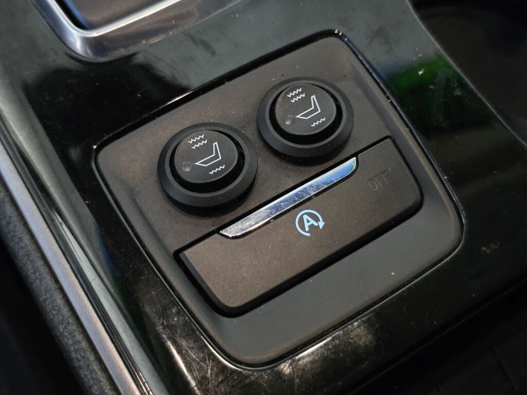 Used 2020 Ford Edge SE AWD/4WD image 15