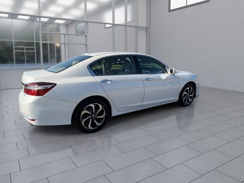Used 2017 Honda Accord EX-L image 8