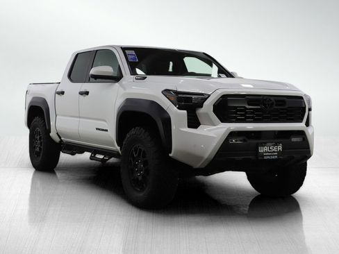 Used 2024 Toyota Tacoma TRD Off-Road w/ TRD Off Road Premium Package AWD/4WD image 7