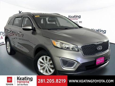 Used 2016 Kia Sorento LX image 2