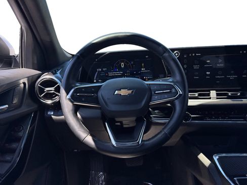 Used 2025 Chevrolet Equinox LT FWD image 12