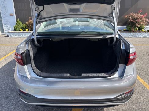 Used 2025 Volkswagen Jetta SE image 28