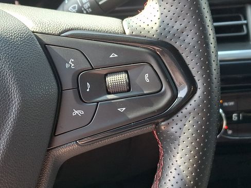 Used 2025 Chevrolet Trax RS w/ Driver Confidence Package FWD image 21