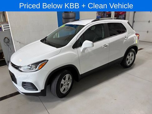 Used 2019 Chevrolet Trax LT w/ LT Convenience Package FWD image 4