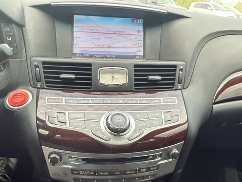 Used 2017 INFINITI Q70 L 3.7 image 21