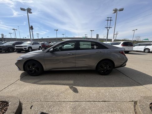 New 2026 Hyundai Elantra Sport FWD image 10