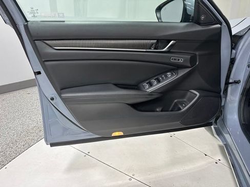 Used 2021 Honda Accord Touring image 12