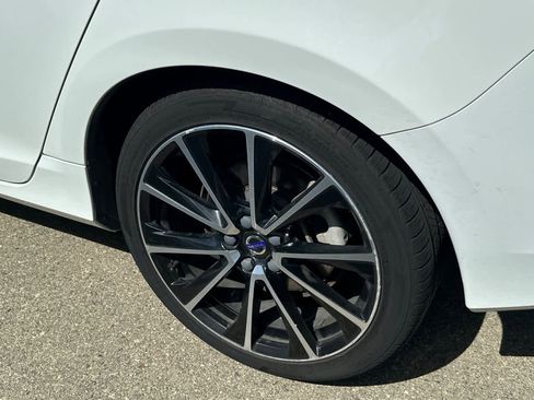 Used 2017 Volvo S60 T5 Dynamic w/ Vision Package image 18