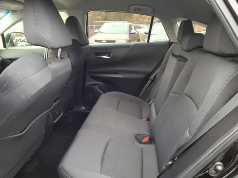 Used 2022 Toyota Venza LE image 16