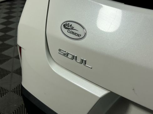 Used 2025 Kia Soul LX w/ LX Technology Package FWD image 5