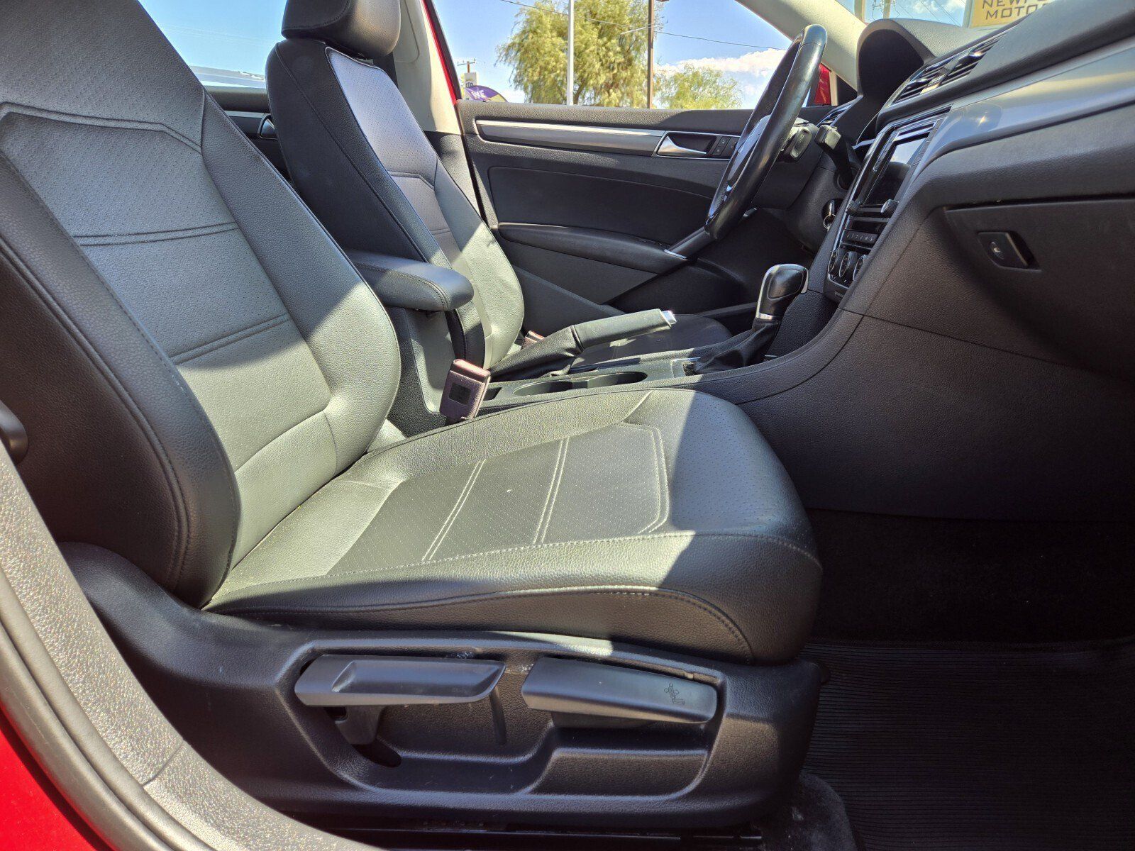 Used 2018 Volkswagen Passat 2.0T S FWD image 12
