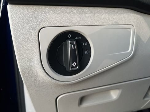 Certified 2023 Volkswagen Tiguan SE w/ Panoramic Sunroof Package image 34