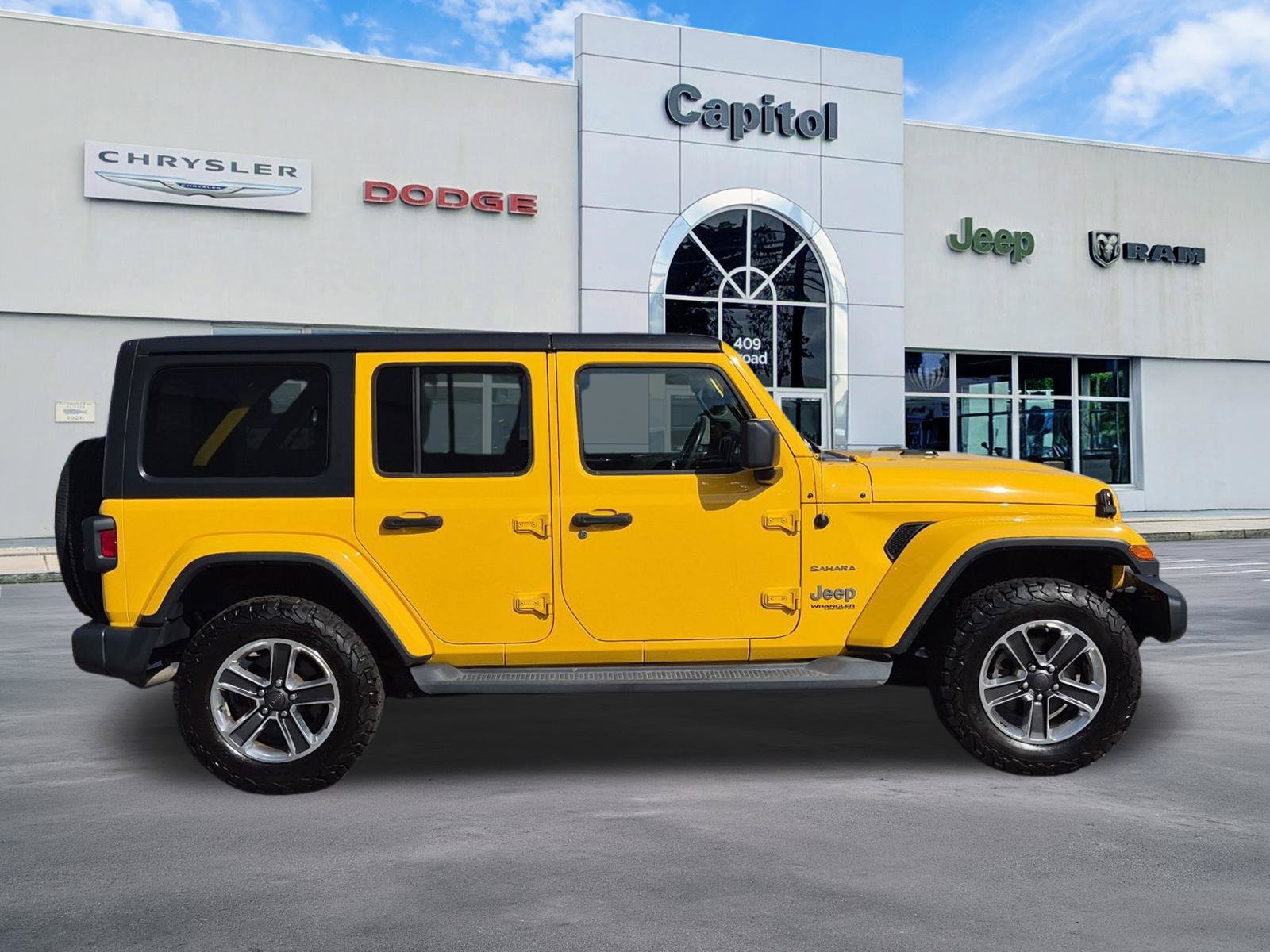 Used 2019 Jeep Wrangler Unlimited Sahara AWD/4WD image 2