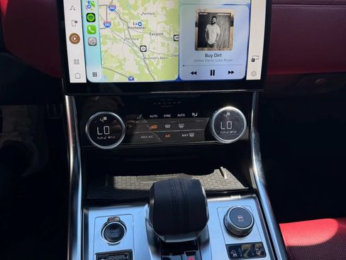 Used 2022 Jaguar XF R-Dynamic SE AWD/4WD image 36