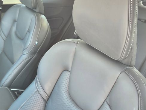 Used 2022 Volvo XC60 B5 Inscription w/ Advanced Package image 17