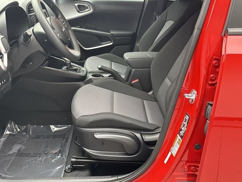 Used 2025 Kia Soul LX w/ LX Technology Package FWD image 11