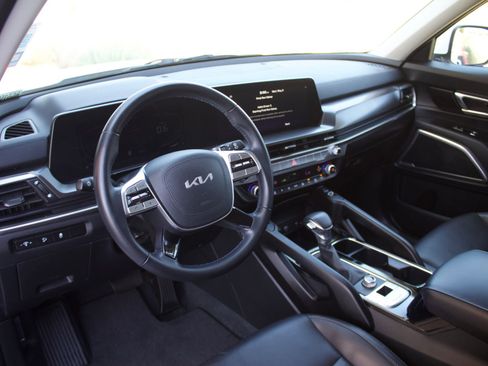 Used 2024 Kia Telluride S w/ S Sunroof Package FWD image 11