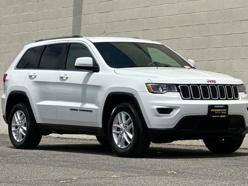 Used 2017 Jeep Grand Cherokee Laredo w/ Quick Order Package 2BE RWD image 2