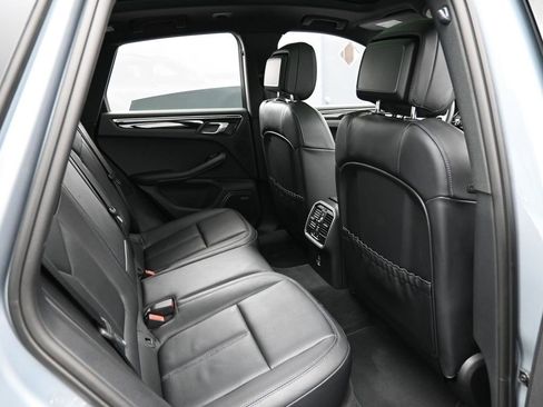 Certified 2025 Porsche Macan image 28