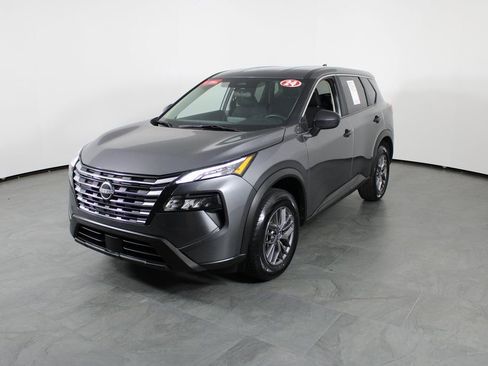 Used 2024 Nissan Rogue S image 2