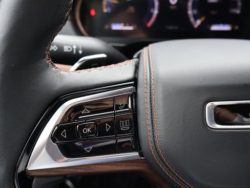 Used 2025 Jeep Grand Cherokee Summit w/ Obsidian Package AWD/4WD image 33