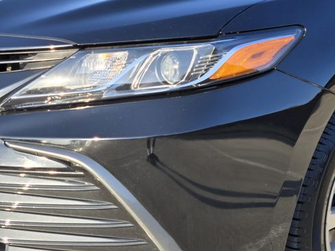 Used 2021 Toyota Camry LE FWD image 29