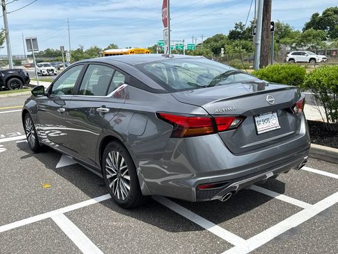 Certified 2025 Nissan Altima 2.5 SV w/ SV Premium Package FWD image 6