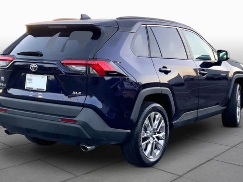 Used 2022 Toyota RAV4 XLE Premium FWD image 11