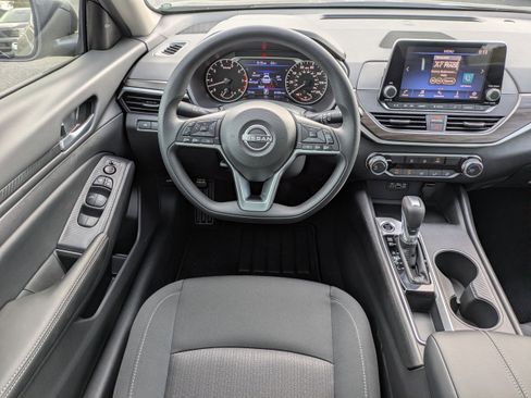 New 2025 Nissan Altima 2.5 SV image 16