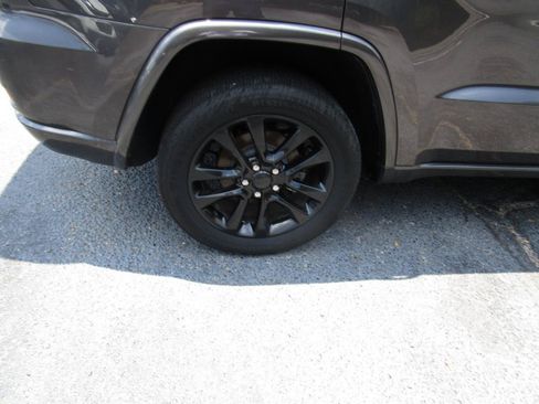 Used 2020 Jeep Grand Cherokee Altitude AWD/4WD image 27