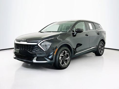 Used 2025 Kia Sportage LX image 3