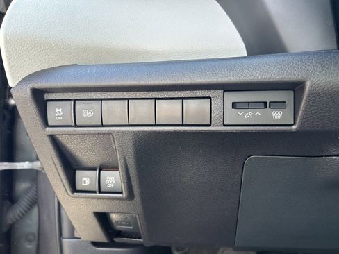 Used 2025 Toyota Sienna LE AWD/4WD image 11