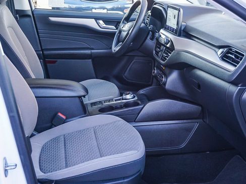 Used 2021 Ford Escape SE image 17