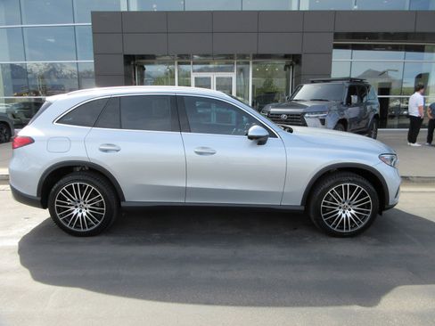 Used 2023 Mercedes-Benz GLC 300 4MATIC image 12