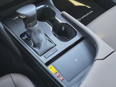 Certified 2025 Lexus ES 350 w/ Premium Package image 30