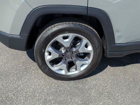 Used 2022 Jeep Compass Limited w/ Sun and Sound Group AWD/4WD image 8